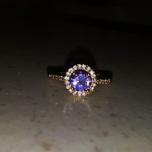 Beautiful 18kt yellow gold plated halo ring